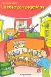 ¿QUE PASA AQUI? LA CASA CON PEGATINAS. ESPAÑOL